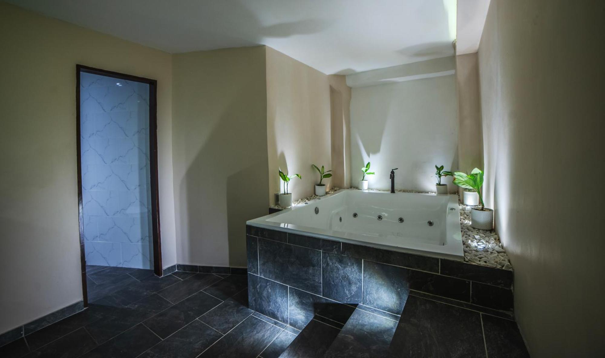 Hotel Bali At Poblado Медельин Экстерьер фото