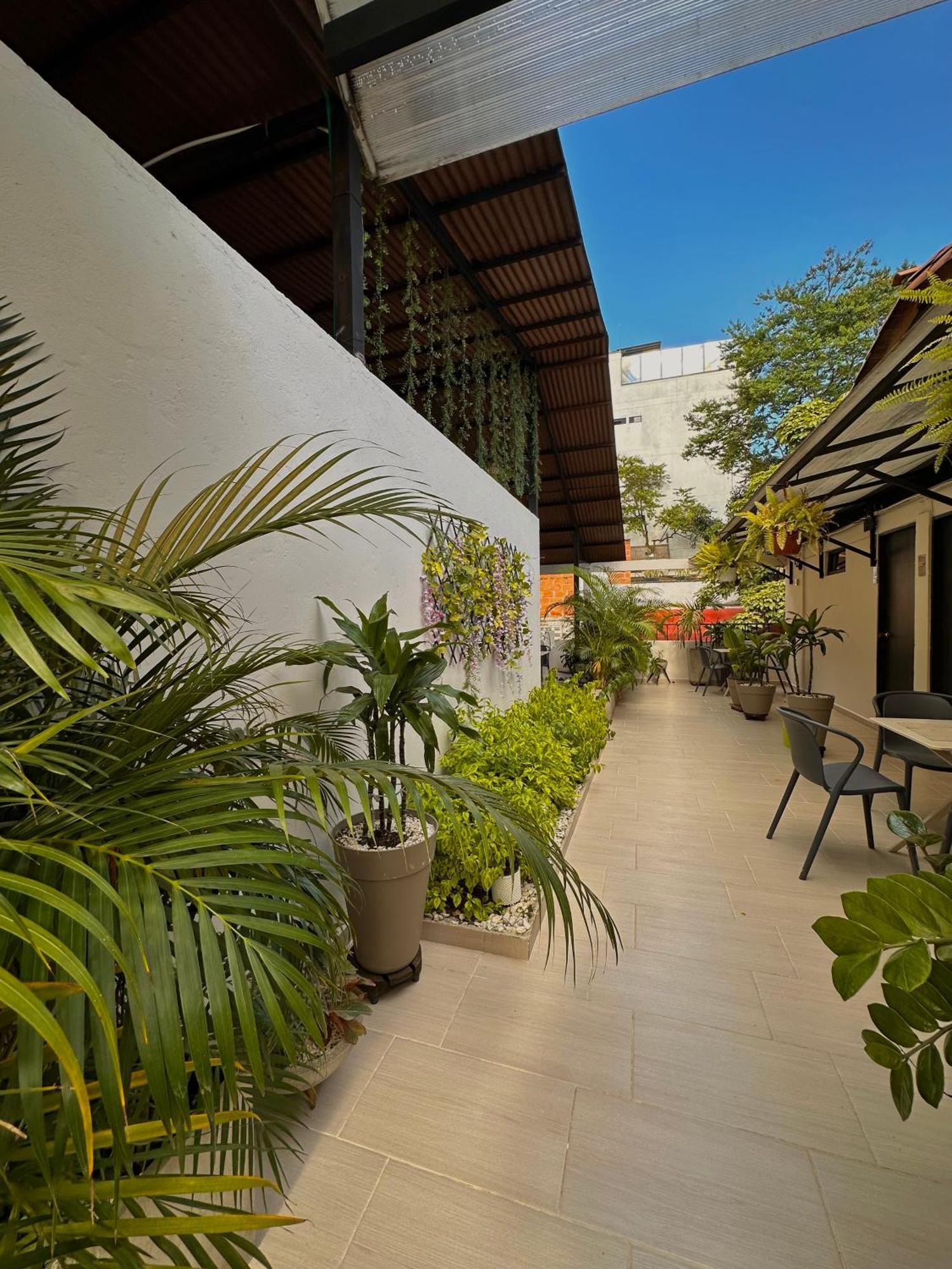 Hotel Bali At Poblado Медельин Экстерьер фото